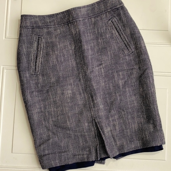 Ann Taylor Dresses & Skirts - Ann Taylor Petite Tweed Pencil Skirt 00